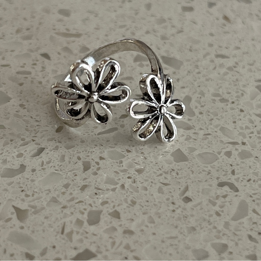 Vintage Bohemian Style Hollow Flowers Open Adjustable Size Ring - Picture 5 of 8